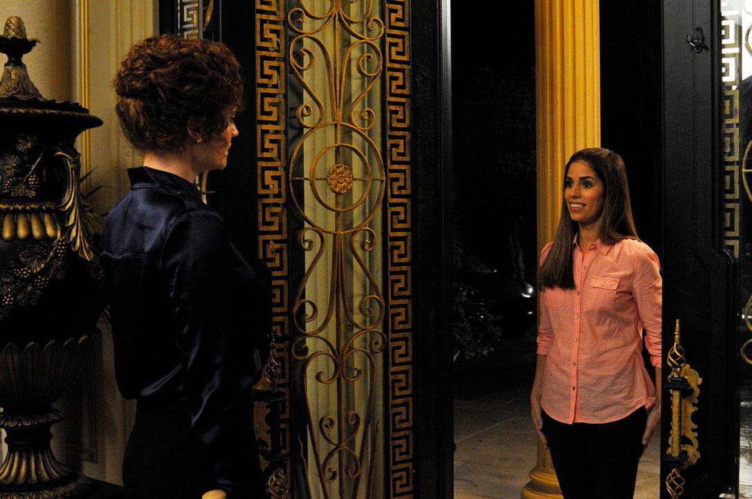 Während Peri ihre Ehe mit Spence retten möchte, wird Marisol (Ana Ortiz, r.) von Evelyn (Rebecca Wisocky, l.) gefeuert ... - Bildquelle: ABC Studios