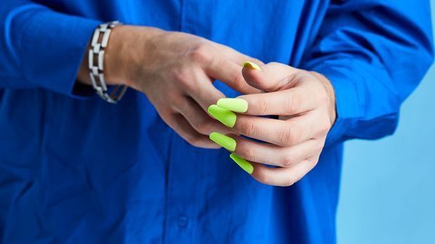 Neon Nails in Gelb