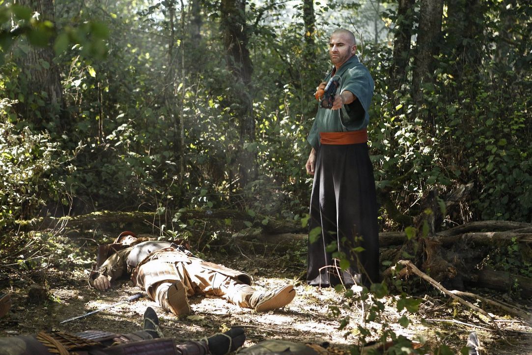 Mick (Dominic Purcell), Sara und Amaya machen sich auf die Suche nach Ray und Nate, während diese im Jahre 1641 in einigen Schwierigkeiten stecken .... - Bildquelle: Warner Brothers