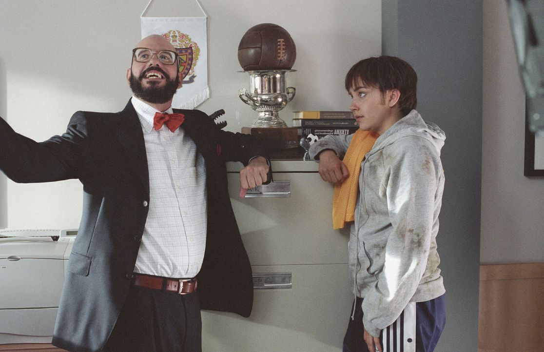 Ist ihr Schwindel aufgeflogen? Schulleiter Gold (David Cross, l.) will mit Viola (Amanda Bynes, r.) alias Sebastian unter vier Augen sprechen. - Bildquelle: Kinowelt Home Entertainment