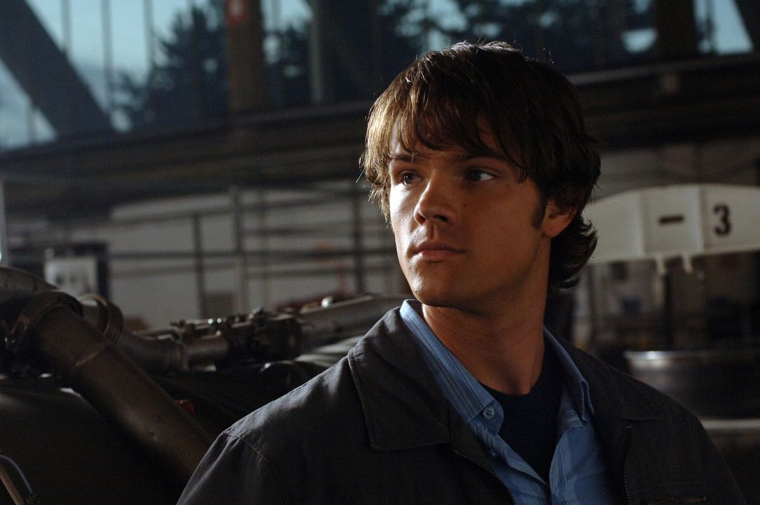 Gemeinsam mit seinem Bruder Dean, versucht Sam (Jared Padalecki) den Phantom Reisenden zu besiegen ... - Bildquelle: Warner Bros. Television