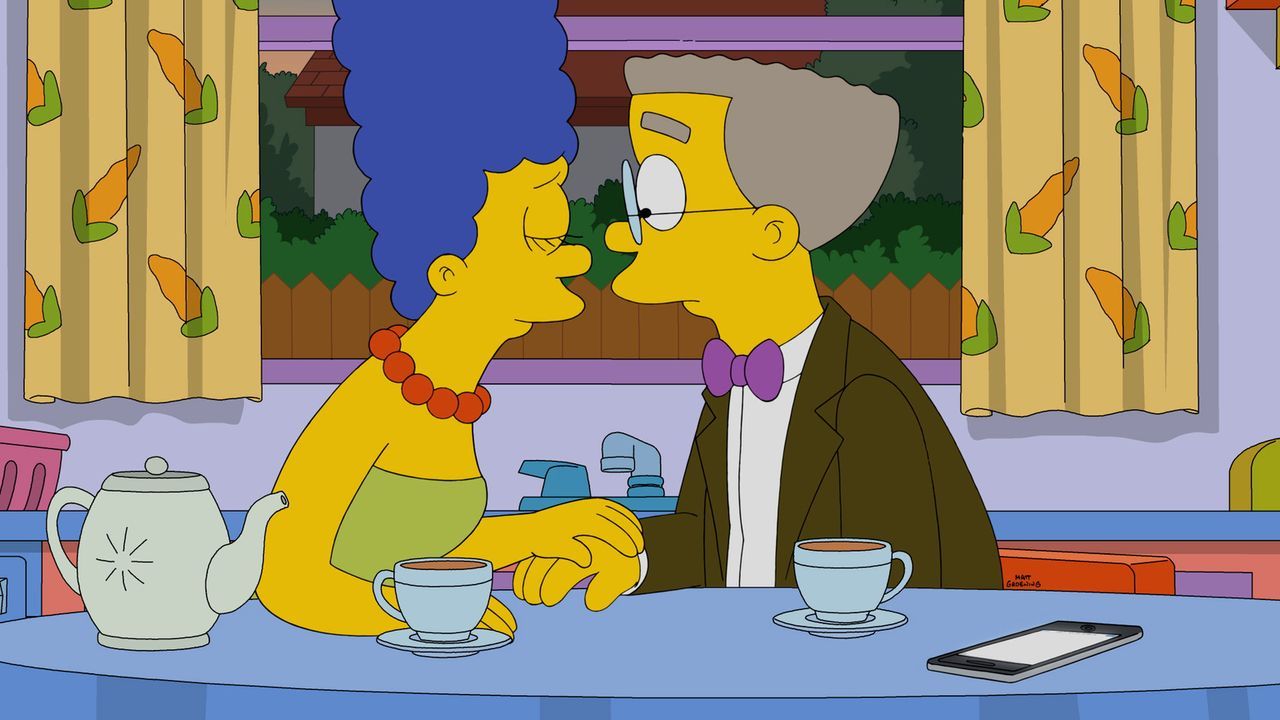 Als Homer außer Gefecht gesetzt ist, sucht die unbefriedigte Marge (l.) Trost bei anderen Verehrern (r.) ... - Bildquelle: 2016-2017 Fox and its related entities. All rights reserved.