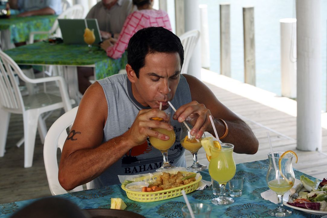 Lässt es sich auf den Bahamas gut gehen: Todd (Robert Maschio) ... - Bildquelle: Touchstone Television