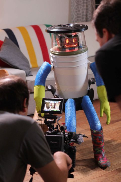 Auf seiner Reise durch Deutschland wird hitchBOT einige Abenteuer erleben - und "Galileo" ist ihm immer dicht auf den Fersen ... - Bildquelle: ProSieben