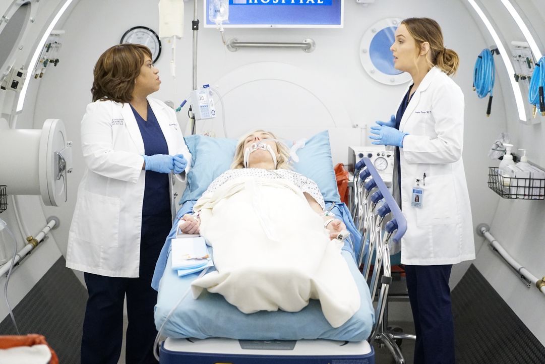 (v.l.n.r.) Dr. Miranda Bailey (Chandra Wilson); Carly (Rachel Bay Jones); Dr. Jo Karev (Camilla Luddington) - Bildquelle: Kelsey McNeal 2019 American Broadcasting Companies, Inc. All rights reserved. / Kelsey McNeal