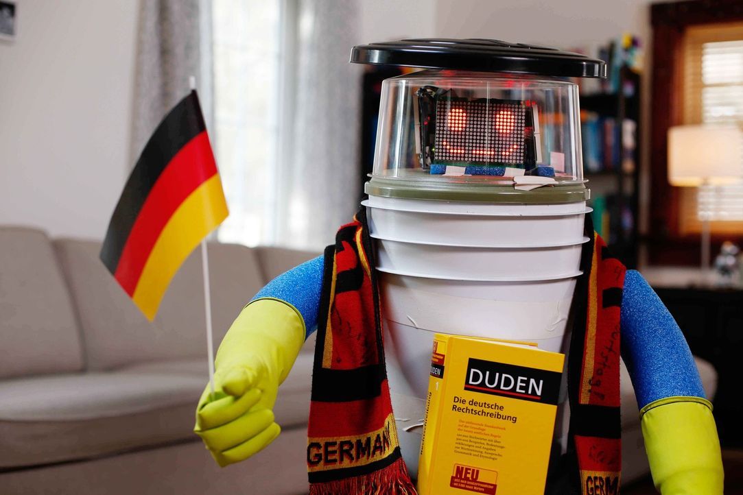Zehn Tage reist der kanadische Roboter hitchBOT durch Deutschland und ist dabei vollkommen auf seine Fans angewiesen ... - Bildquelle: ProSieben