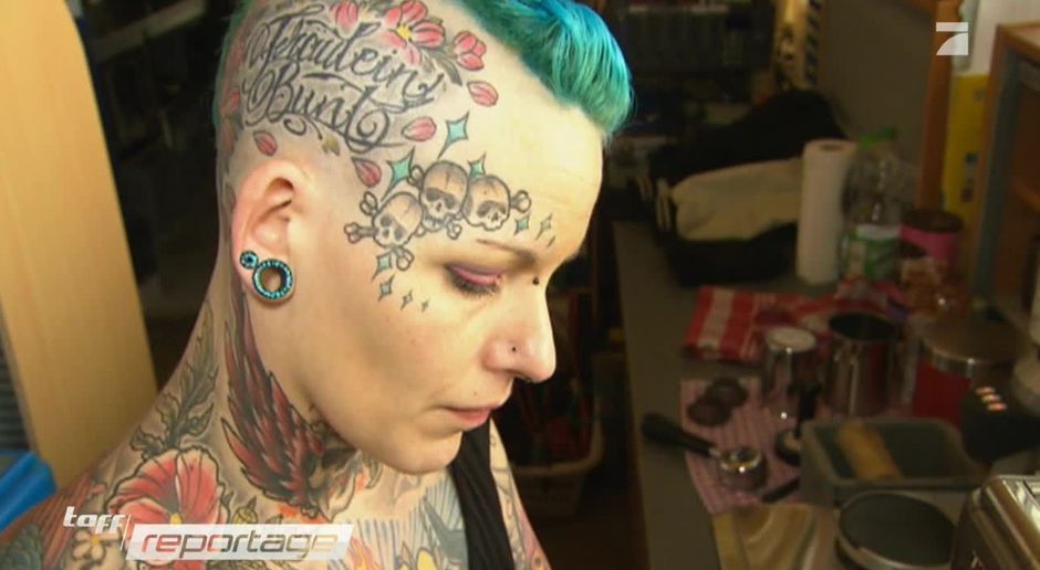 Frauen extreme tattoos bei und piercings 250+ Tattoos