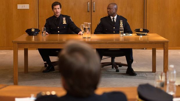 Brooklyn Nine-nine - Brooklyn Nine-nine - Staffel 1 Episode 22: Captain Raymond Sexvibes