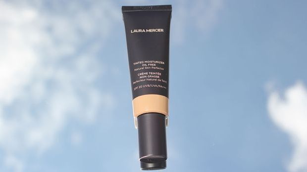 ImageProduct03_220821_Tinted-Moisturizer_Products-LauraMercier_1200x675px
