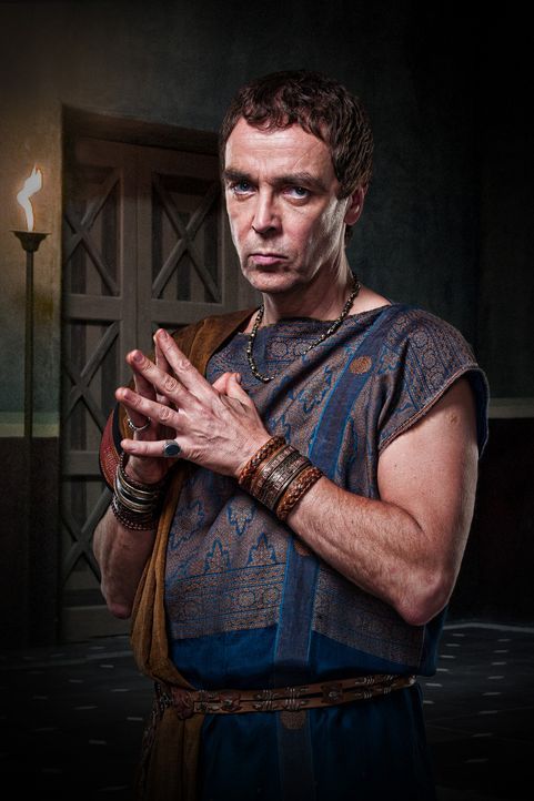 Um seinen Vater zu stürzen und die Macht des Hauses zu übernehmen, ist ihm jedes Mittel recht: Batiatus (John Hannah) ... - Bildquelle: 2010 Starz Entertainment, LLC