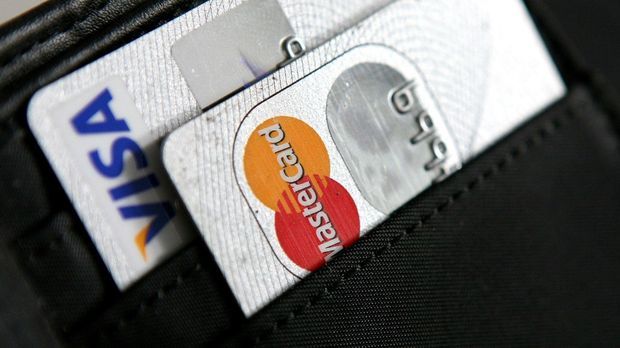 Weltgrößte Kreditkartenanbieter stellen Betrieb in Russland ein