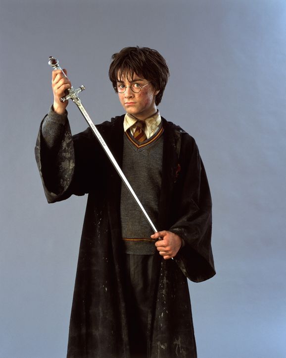 Macht sich auf, der finsteren Macht, die seine geliebte Schule bedroht, den Garaus zu machen: Harry Potter (Daniel Radcliffe) ... - Bildquelle: Warner Bros. Pictures