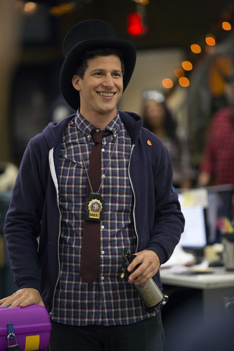 Jake Peralta (Andy Samberg) - Bildquelle: John P. Fleenor © 2016 NBCUniversal Media, LLC / John P. Fleenor
