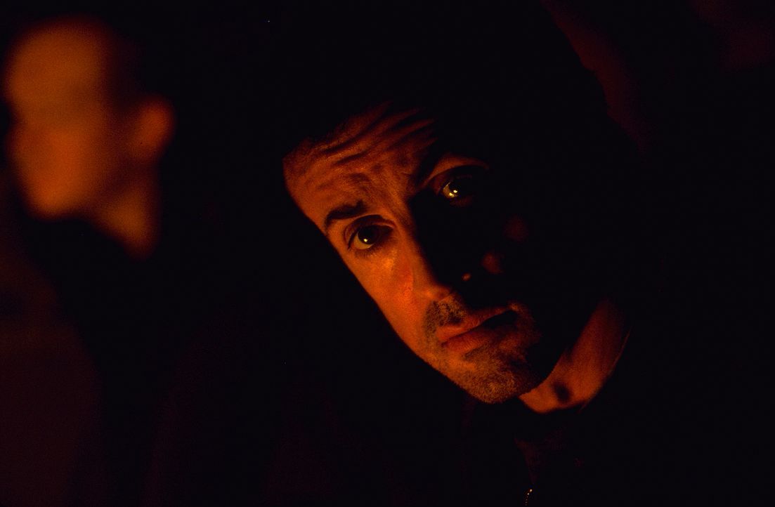 Jake Malloy (Sylvester Stallone) ertränkt seine Probleme im Alkohol ... - Bildquelle: Universal Pictures
