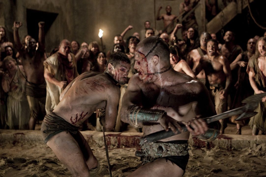 Nur einer darf überleben: Spartacus (Andy Whitfield, l.) und Kerza (Karl Drinkwater, r.) ... - Bildquelle: 2010 Starz Entertainment, LLC