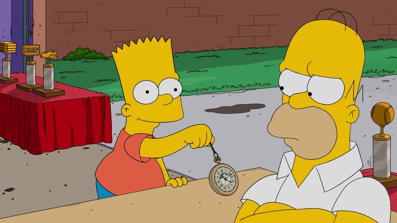 Als Marge befürchtet, dass ihr Sohn Bart (l.) ein Versager wird, beschließt Homer (r.) einen Trophäenladen in Springfield aufzumachen, um Geld zu ve... - Bildquelle: 2016-2017 Fox and its related entities. All rights reserved.