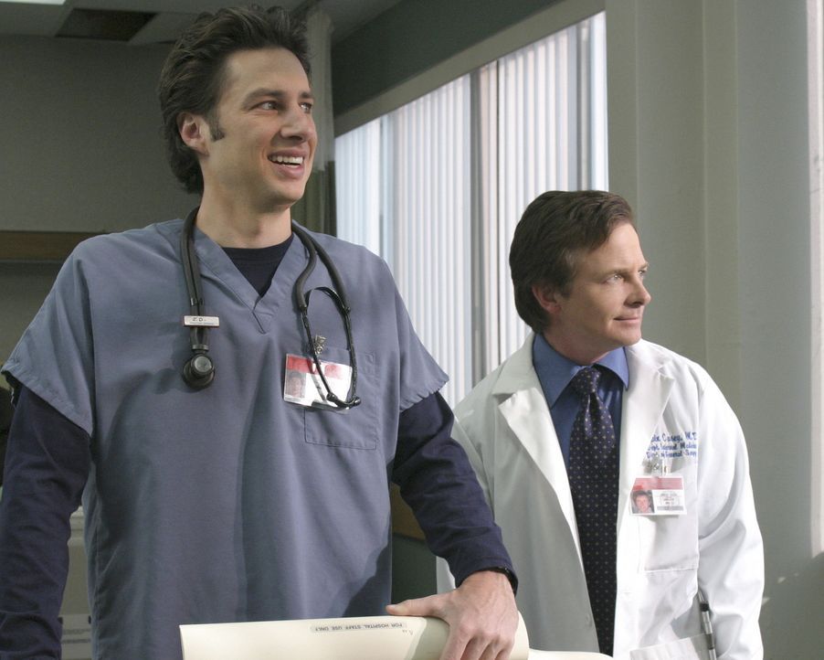 Dr. Kevin Casey (Michael J. Fox, r.) kommt als Gastprofessor ans Sacred Heart und J.D. (Zach Braff, l.) ist sofort schwer beeindruckt von ihm ... - Bildquelle: Touchstone Television