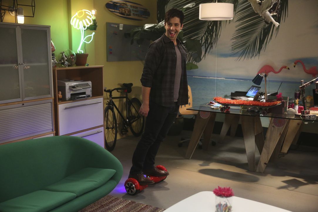 Gerald (Josh Peck) will Sara eine Freude machen und peppt für sie ihr neues Büro auf. Wie wird sie reagieren? In der Zwischenzeit hat Jimmy Probleme... - Bildquelle: Jordin Althaus 2016 ABC Studios. All rights reserved.