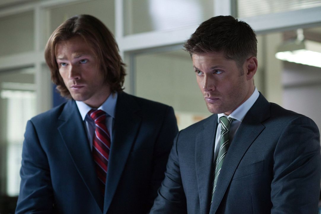 Wie lange werden Sam (Jared Padalecki, l.) und Dean (Jensen Ackles, r.) noch gemeinsam auf die Jagd gehen? - Bildquelle: Warner Bros. Television