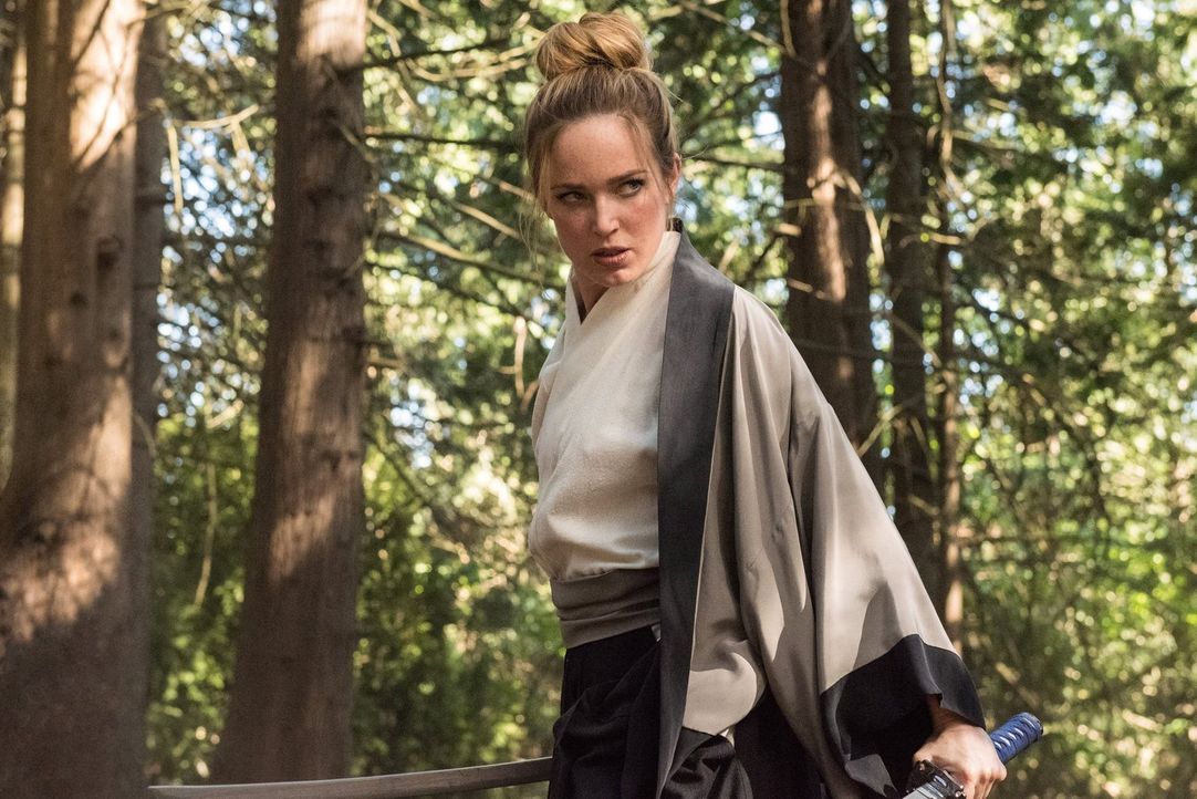 Sara (Caithy Lotz) und die Legends müssen einen mittelalterlichen Samurai-König aufhalten, nachdem dieser durch Rays Anzug zu noch mehr Macht gekomm... - Bildquelle: Warner Brothers