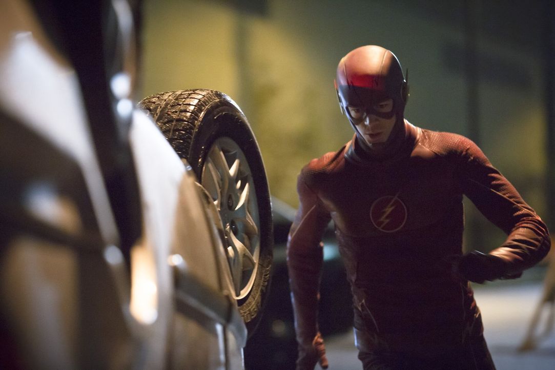 Während Barry alias The Flash (Grant Gustin) versucht, einen Gefängnisausbrecher aufzuspüren, lässt sich Cisco auf ein kleines Spielchen mit Hartley... - Bildquelle: Warner Brothers.