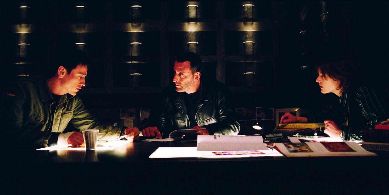 Machen sich auf, ein sakrales Geheimnis aus dem Klosterkeller zu lüften: (v.l.n.r.) Reda (Benoit Magimel), Kommissar Niemans (Jean Reno) und Marie... - Bildquelle: Tobis Film GmbH & Co. KG