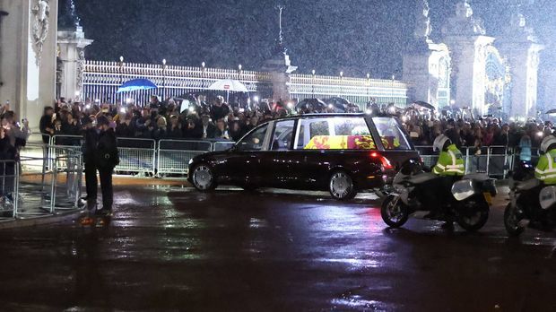 Sarg von Queen Elizabeth II. ist in London