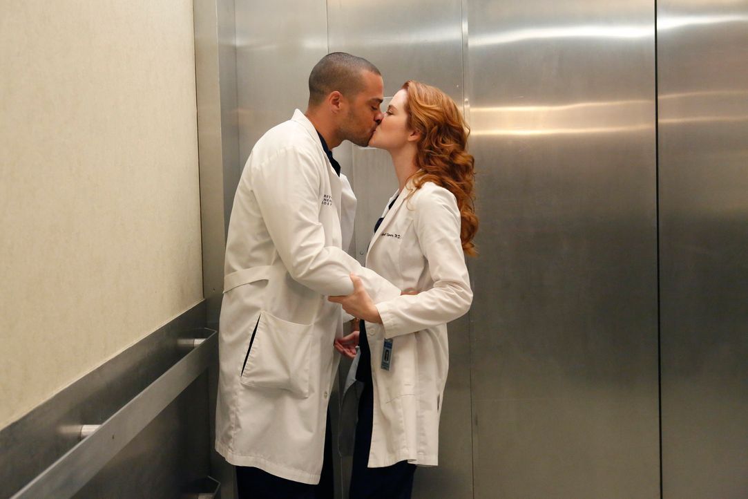 Noch hat sie die Grippe nicht erwischt, doch werden Jackson (Jesse Williams, l.) und April (Sarah Drew, r.) dem Virus trotzen können? - Bildquelle: ABC Studios