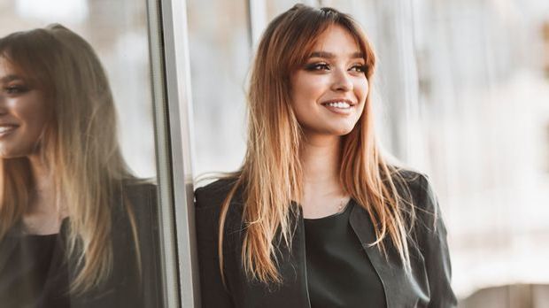 Curtain Bangs sind total angesagt und liegen dieses Jahr im Trend