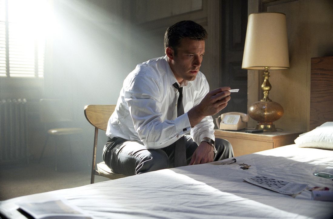 Nach der Gehirnwäsche will Michael (Ben Affleck) sein sauer verdientes Geld abholen, doch er bekommt lediglich einen Umschlag mit 19 wertlosen Uten... - Bildquelle: 2003 by Dreamworks Productions LLC and Paramount Pictures Corporation. All rights reserved.
