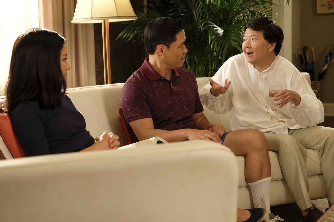 (v.l.n.r.) Jessica Huang (Constance Wu); Louis Huang (Randall Park); Gene (Ken Jeong) - Bildquelle: Jessica Brooks © 2019-2020 American Broadcasting Companies.  All rights reserved. / Jessica Brooks