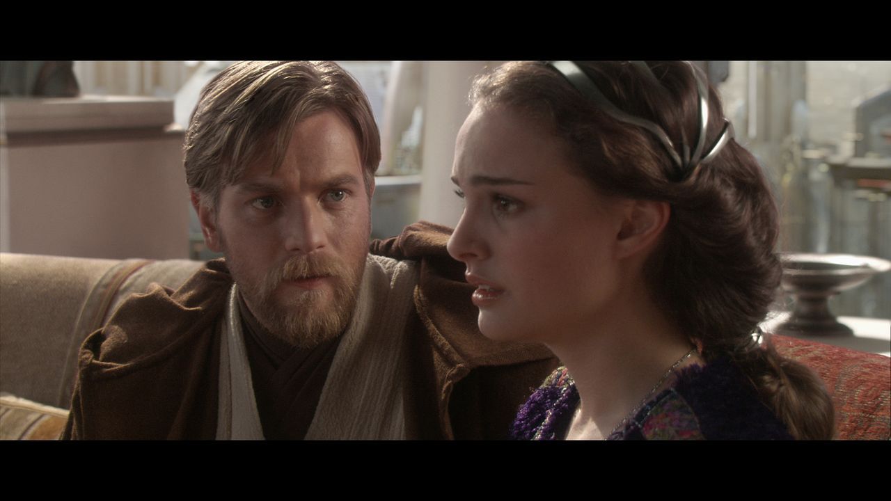 Die hochschwangere Padmé (Natalie Portman, r.) macht sich große Sorgen um ihren Mann Anakin. Sie bittet Obi-Wan Kenobi (Ewan McGregor, l.) in ihre... - Bildquelle: Lucasfilm Ltd. & TM. All Rights Reserved.