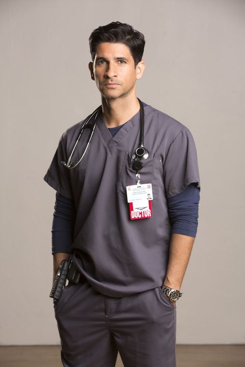 (1. Staffel) - Als Oberarzt der Notaufnahme gerät Dr. Neal Hudson (Raza Jaffrey) öfter mal in Konflikt mit Rorish, der Direktorin der Notaufnahme ..... - Bildquelle: Monty Brinton 2015 ABC Studios
