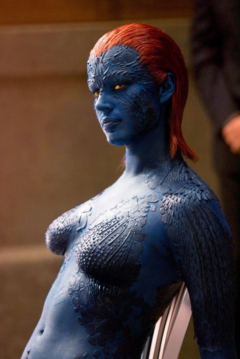 Für Magneto tut Mystique (Rebecca Romijn) alles. Sie ahnt nicht, wie schnell dieser sie hingegen fallen lassen würde ... - Bildquelle: 2006 Twentieth Century Fox Film Corporation.  All rights reserved.   X-MEN all character names and their distinctive likenesses: TM &   2006 Marvel