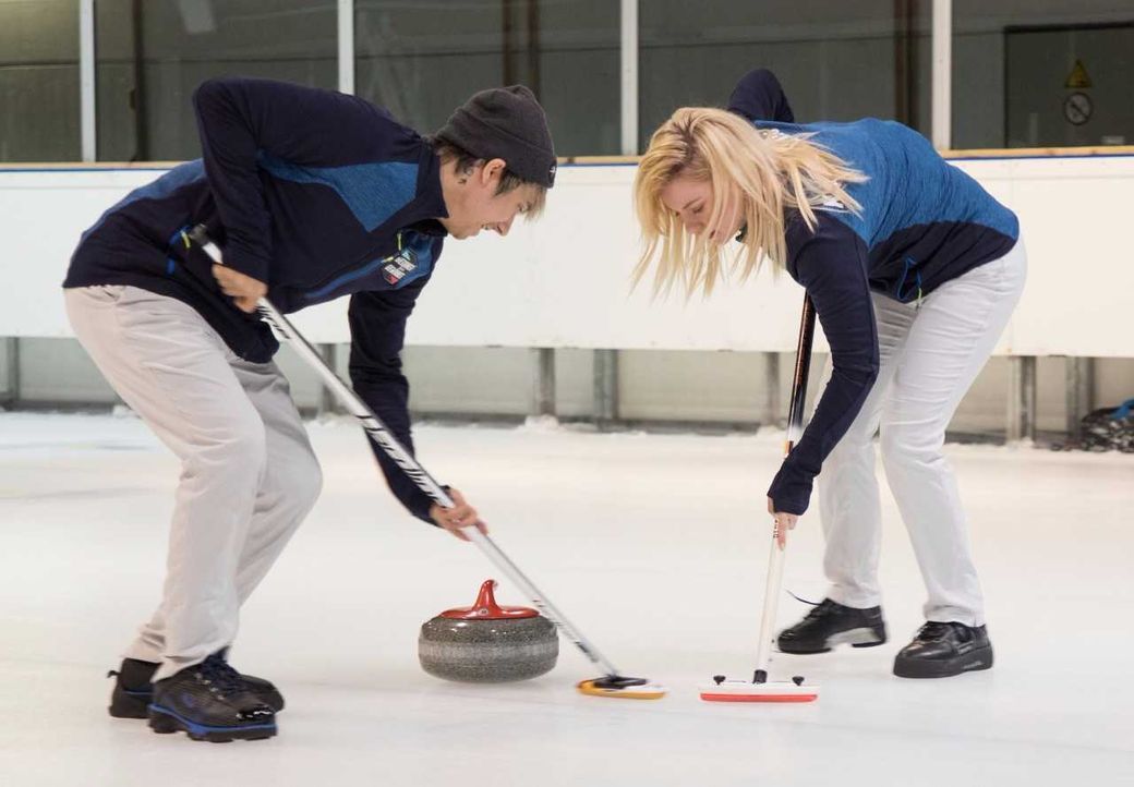 Youtube-Stars beim Curling - Bildquelle: ProSieben/Jens Hartmann