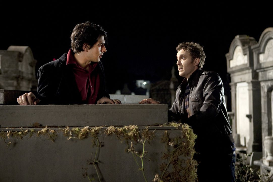 Allen Widrigkeiten zum Trotz machen sich Dylan Dog (Brandon Routh, l.) und sein inzwischen untoter Partner Marcus (Sam Huntington, r.) auf, das gefä... - Bildquelle: Kinowelt GmbH