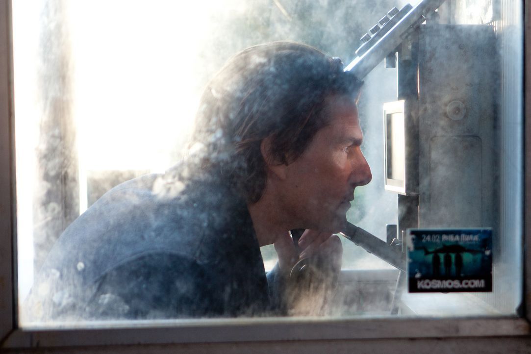 Um die Welt vor einem Atomkrieg zu bewahren, riskiert Ethan Hunt (Tom Cruise) sein Leben ... - Bildquelle: 2011 Paramount Pictures.  All Rights Reserved.