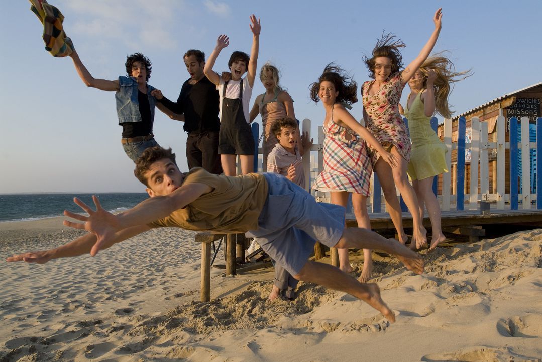 School's out - Schule war gestern: Maxime (Arthur Dupont, vorne), Sarah (Julia Piaton, 4.v.l.), Richard (Pierre Boulanger, l.), Alice (Lisa Manili,...