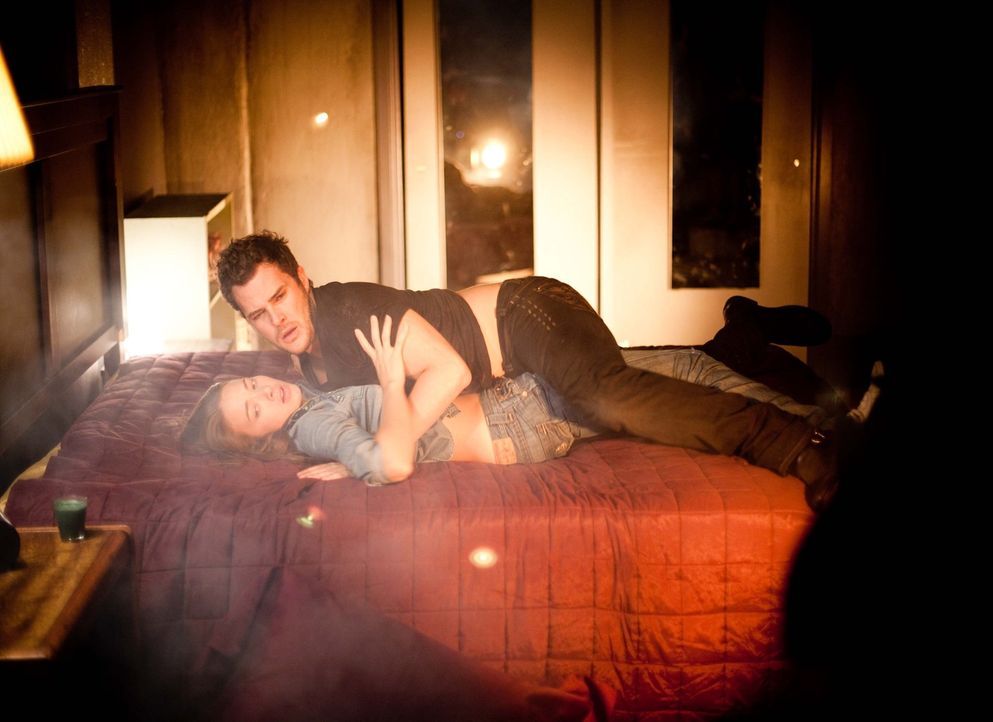Geraten ins Visier eines mörderischen Fluches: Jessica (Austin Highsmith, l.) und Evan (Ryan Doom, r.) ... - Bildquelle: 2009 by PARAMOUNT PICTURES CORPORATION. All Rights Reserved.
