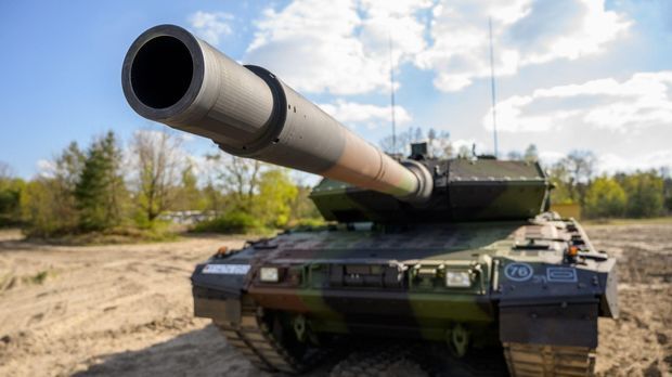 Ukraine fordert vor Kiew-Reise Panzer von Scholz
