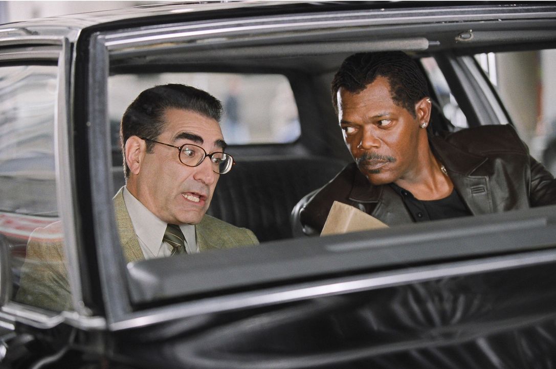 Als sein korrupter Partner bei einem Waffendiebstahl ermordet wird, will Undercover-Cop Derrick Vann (Samuel L. Jackson) alleine eine Gruppe von Waf... - Bildquelle: 2005 Warner Brothers