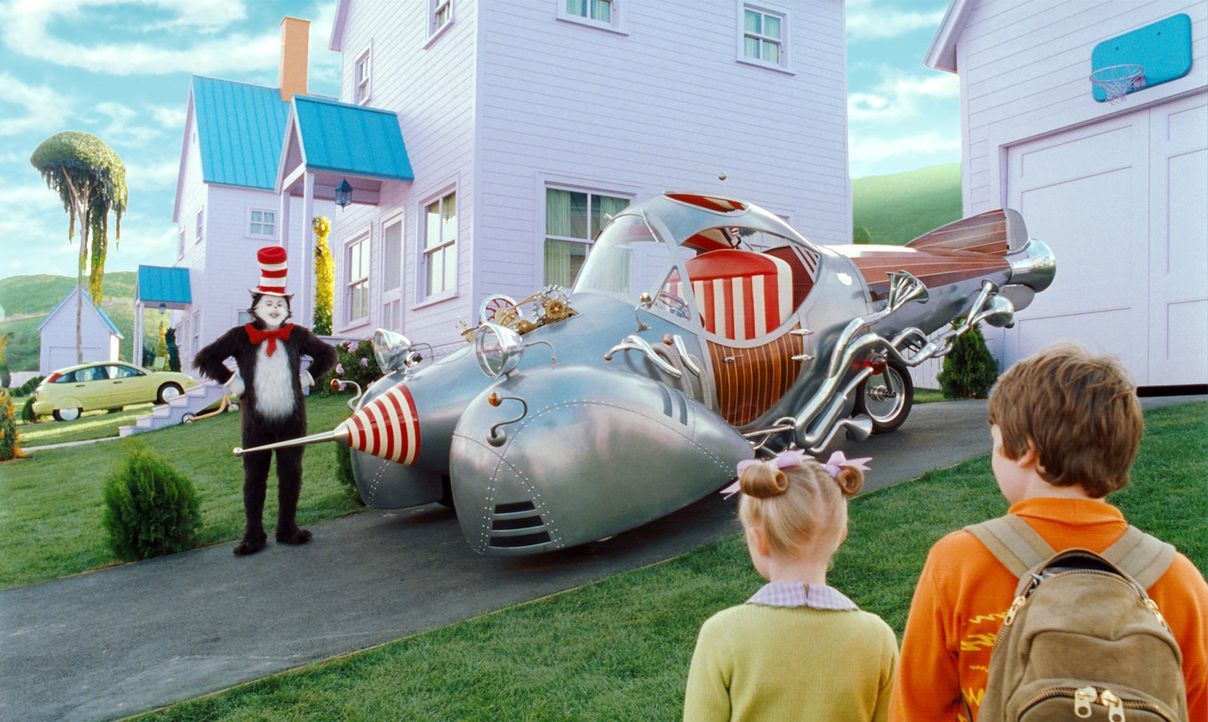 Der lustige Kater mit Hut (Mike Myers, l.) begibt sich mit Conrad (Spencer Breslin, r.) und Sally (Dakota Fanning, M.) auf eine weite Reise: ins Lan... - Bildquelle: TM &   2003 DreamWorks LLC. All Rights Reserved.
