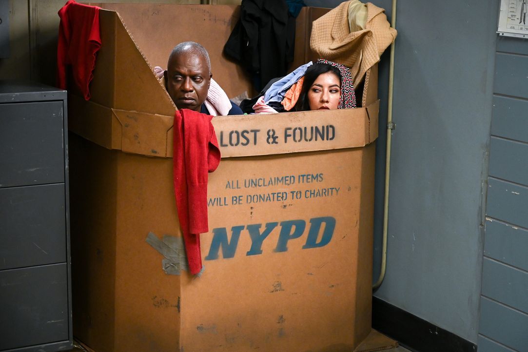 Ray Holt (André Braugher, l.); Rosa Diaz (Stephanie Beatriz, r.) - Bildquelle: John P. Fleenor 2019 NBCUniversal Media, LLC / John P. Fleenor