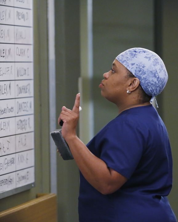Während im Krankenhaus alle um das Leben ihrer Patienten kämpfen, verlangt Bailey (Chandra Wilson), dass Ben Jackson, ihren Mitbewohner, vor die Tür... - Bildquelle: Vivian Zink ABC Studios
