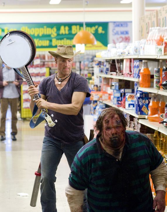 Träumt davon, allen Untoten den Garaus zu machen: der "Twinkie"-süchtige Zombiekiller Tallahassee (Woody Harrelson, l.) ... - Bildquelle: 2009 Columbia Pictures Industries, Inc. and Beverly Blvd LLC. All Rights Reserved.