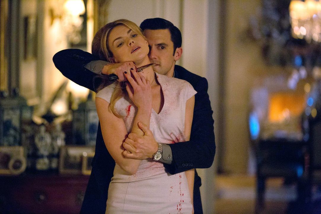 Während Edward Nygma sich mit seinen letzten Taten auseinander setzen muss, hat Ogre (Milo Ventimiglia, r.) Barbara (Erin Richards, l.) in seiner Ge... - Bildquelle: Warner Bros. Entertainment, Inc.