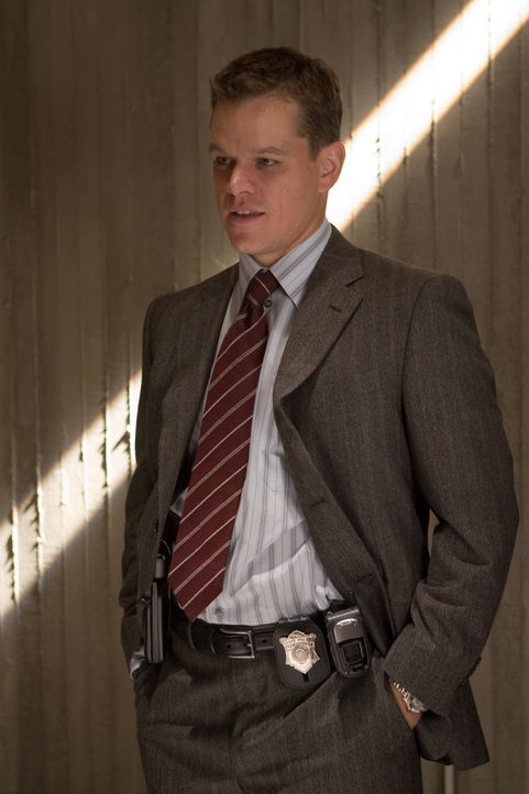 Eingeschleust bei der Polizei, erarbeitet sich Colin Sullivan (Matt Damon) in der Spezialeinheit schon bald eine wichtige Führungsposition und gehör... - Bildquelle: Warner Bros. Entertainment Inc