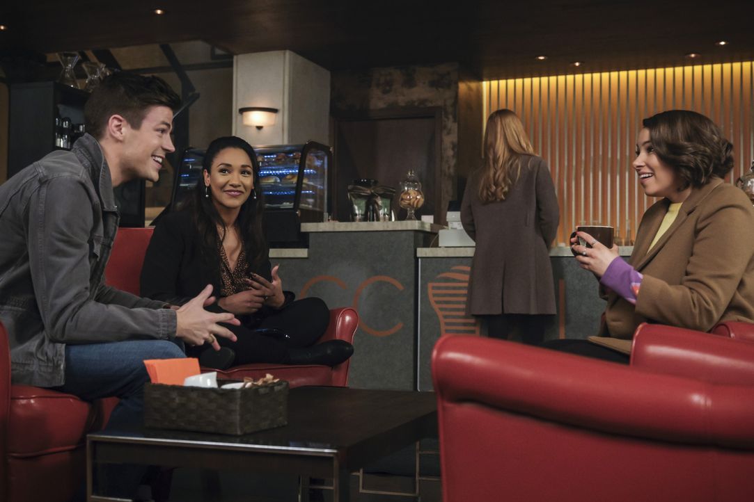 (v.l.n.r.) Barry (Grant Gustin); Iris (Candice Patton); Nora (Jessica Parker Kennedy) - Bildquelle: Jeff Weddell © 2018 The CW Network, LLC. All rights reserved. / Jeff Weddell