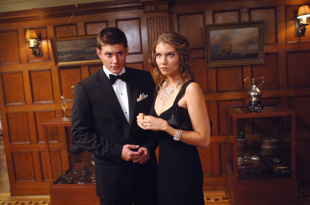 Die Brüder Sam und Dean (Jensen Ackles, l.) müssen sich bei ihren Ermittlungen mit Bela (Lauren Cohan, r.) herumschlagen, die von der Familie eine... - Bildquelle: Warner Bros. Television