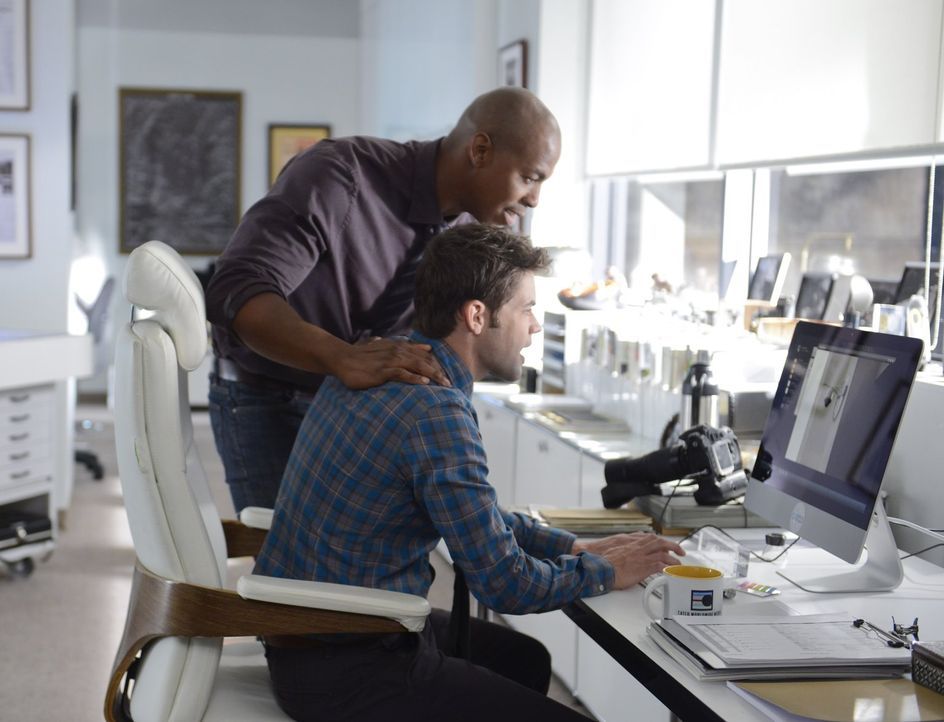 James (Mehcad Brooks, l.) und Winn (Jeremy Jordan, r.) gehen den Motiven von Maxwell Lord auf eigene Faust nach - ohne Kara davon zu informieren - u... - Bildquelle: 2015 Warner Bros. Entertainment, Inc.